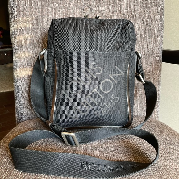 Louis Vuitton Other - Authentic Louis Vuitton Geant messenger bag